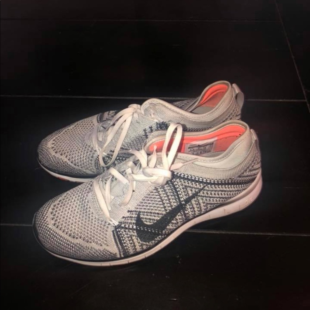 Nike Flyknit Tennis Shoes